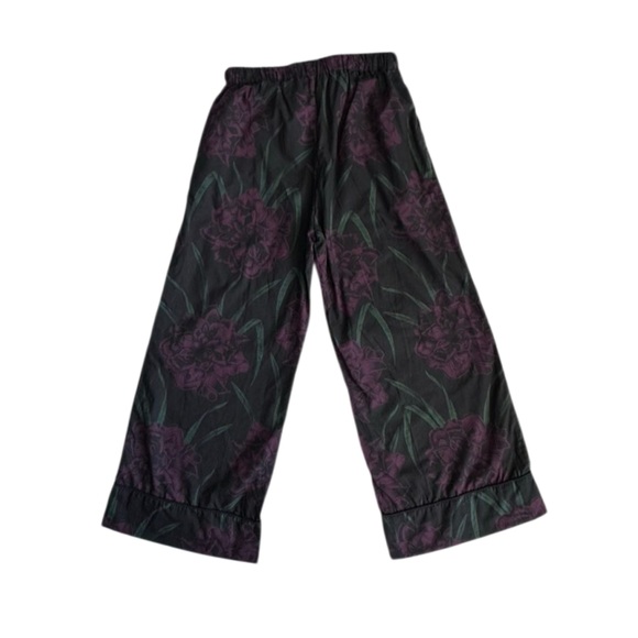 Desmond & Dempsey Capri Pajama Leisure Wear Pockets Black Floral Purple XS NEW - Picture 2 of 10